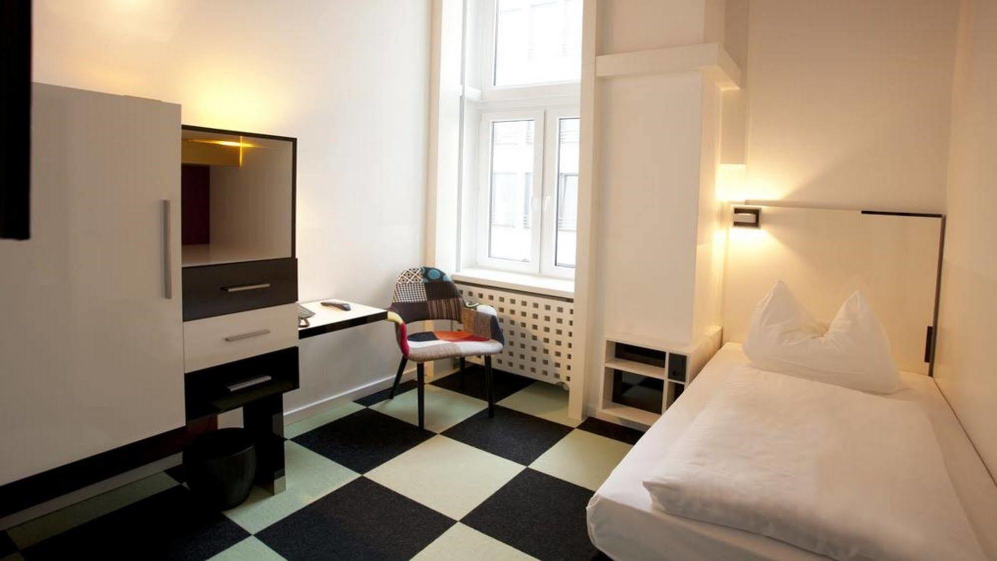 Hotel Cristall - Frankfurt City Frankfurt am Main Eksteriør bilde